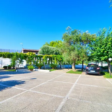 Belen Con Piscina E Campo Da Tennis *