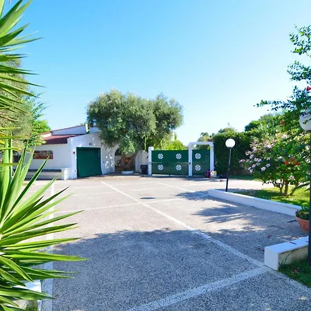 Belen Con Piscina E Campo Da Tennis